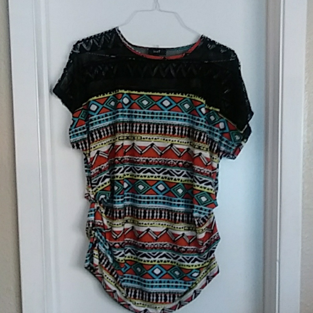 Colorful shirt w/designs